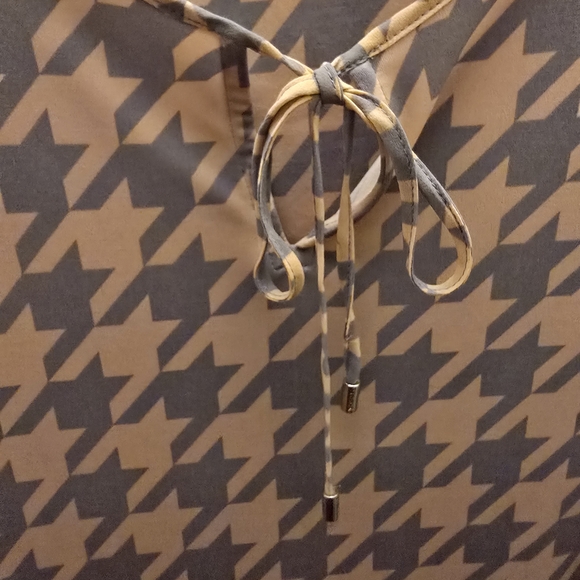 Women's Houndstooth Blouse - Gray - Picture 3 of 7